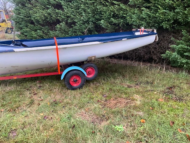 Polyester zeilboot met trailer - afbeelding 5 van  15