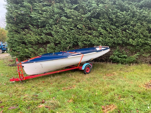 Polyester zeilboot met trailer - afbeelding 8 van  15