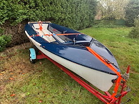 Polyester zeilboot met trailer - afbeelding 11 van  15