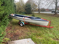 Polyester zeilboot met trailer - afbeelding 10 van  15