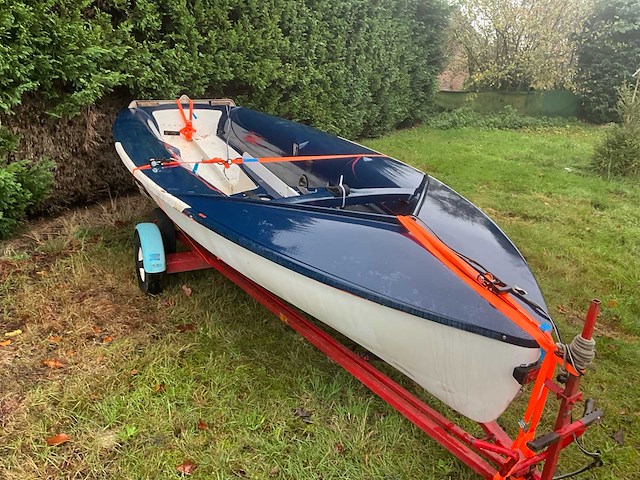Polyester zeilboot met trailer - afbeelding 11 van  15