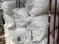 Polystyreen opvukstukjes - afbeelding 1 van  3