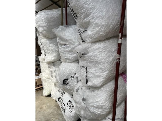 Polystyreen opvukstukjes - afbeelding 2 van  3