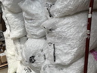 Polystyreen opvukstukjes - afbeelding 2 van  3