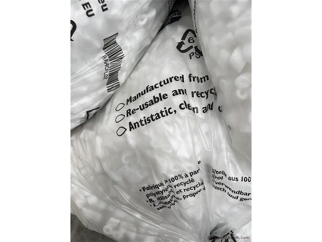 Polystyreen opvukstukjes - afbeelding 3 van  3
