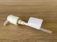 Pomp 24/410mat wit+act.wit lange nozzle+witte.clip 1000mcl pomp (18096x) - afbeelding 1 van  4