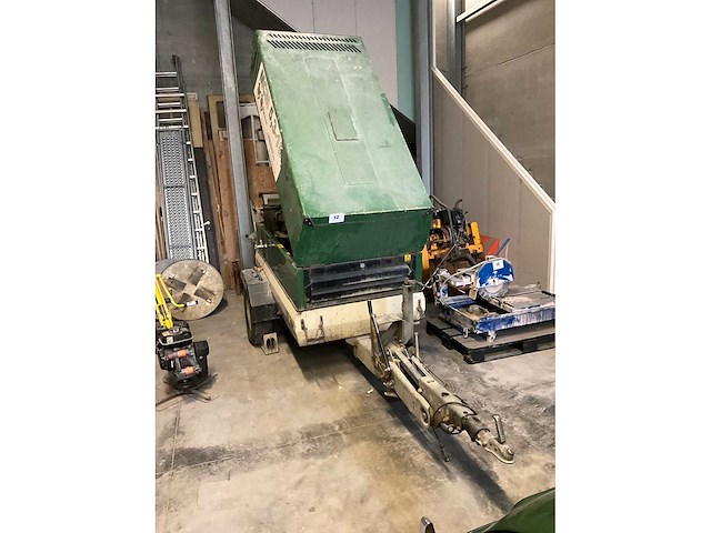 Pompwagen voor cement - afbeelding 11 van  18