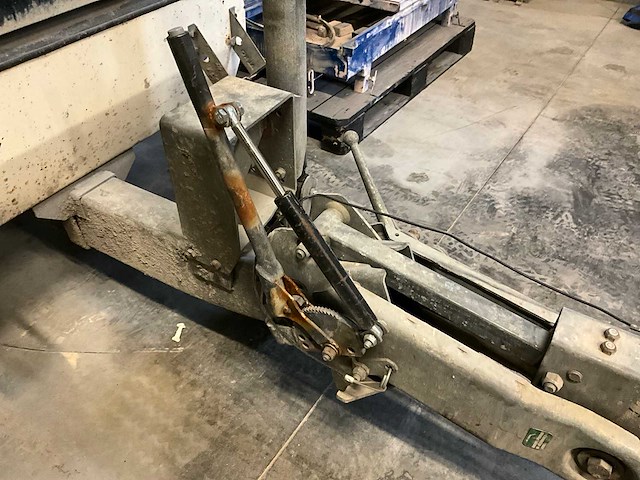 Pompwagen voor cement - afbeelding 17 van  18