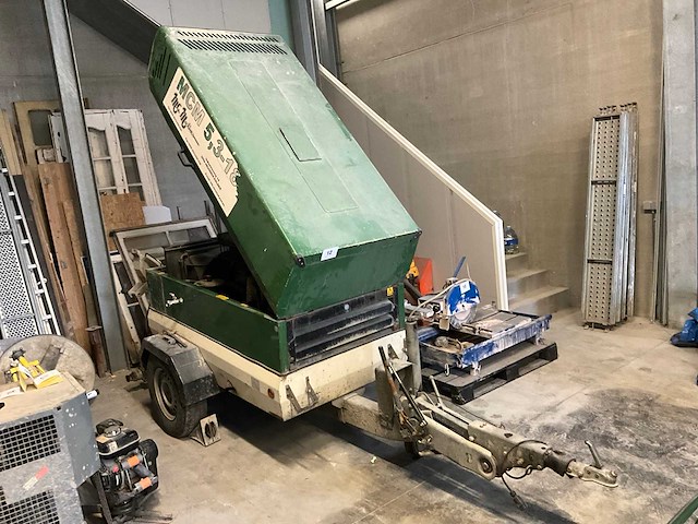 Pompwagen voor cement - afbeelding 1 van  18