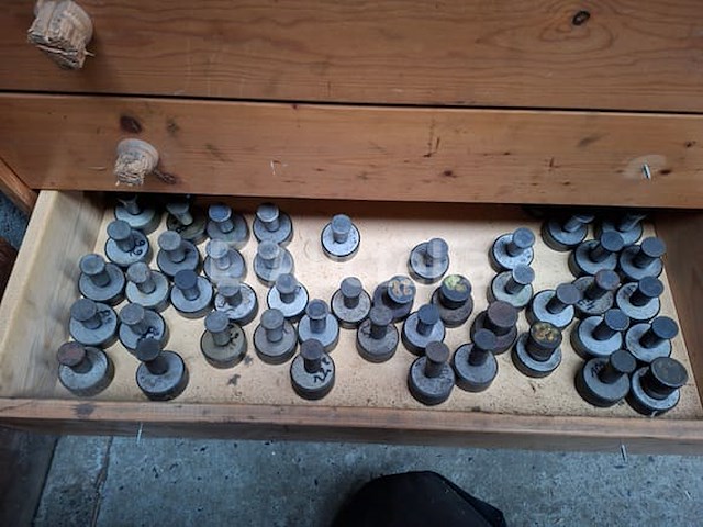 Ponsstempels - afbeelding 1 van  2