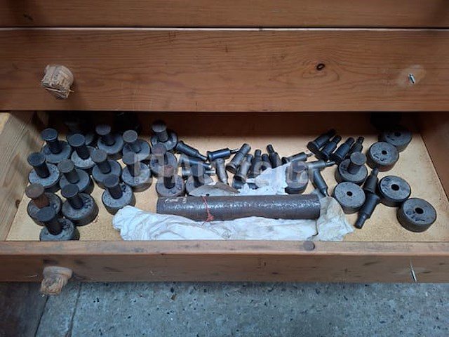 Ponsstempels - afbeelding 2 van  2