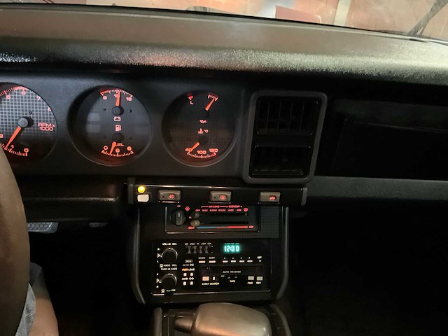 Pontiac - firebird - personenauto - afbeelding 6 van  24