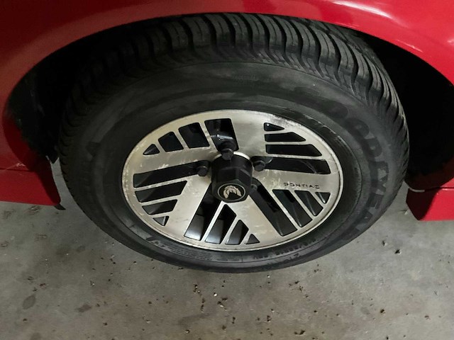 Pontiac - firebird - personenauto - afbeelding 10 van  24