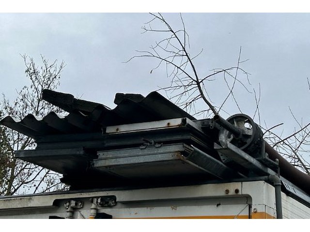 Poort demonteerd - afbeelding 2 van  3