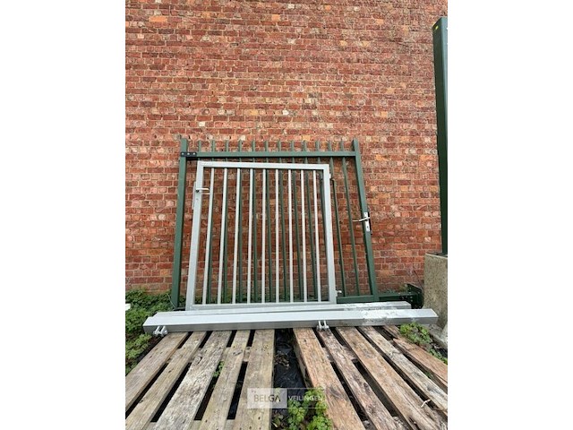 Poort met palen - afbeelding 1 van  4