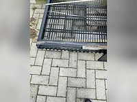 Poort zwart met fijne mazen + palen - afbeelding 2 van  3