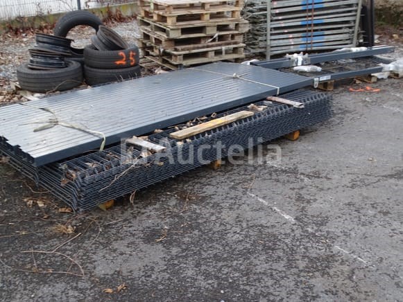 Poorten, hekken, bouwmachines, batterijen, barbecues...