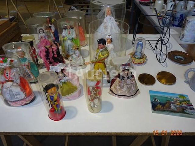 Poppen onder bollen - afbeelding 2 van  4