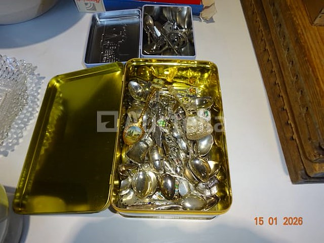 Poppen onder bollen - afbeelding 3 van  4