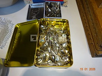 Poppen onder bollen - afbeelding 3 van  4