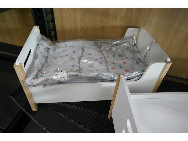 Poppenbedje of stapelbed met lakens - afbeelding 2 van  3
