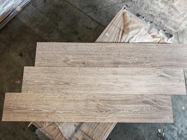 Porcelanosa bruselas fresno mat 29,4x180 cm vloertegel 12,17 m² - afbeelding 4 van  7