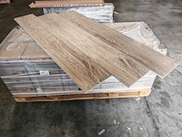 Porcelanosa bruselas fresno mat 29,4x180 cm vloertegel 12,17 m² - afbeelding 7 van  10
