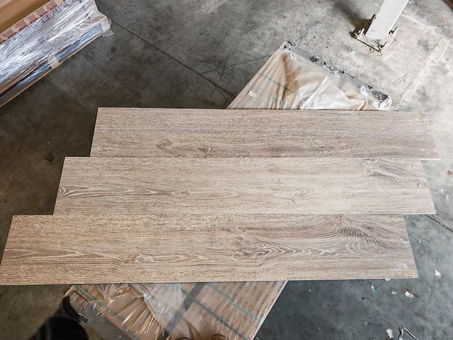 Porcelanosa bruselas fresno mat 29,4x180 cm vloertegel 52,91 m² - afbeelding 4 van  10