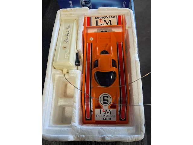 Porsch vintage auto met afstandbediening in originele doos - afbeelding 2 van  2