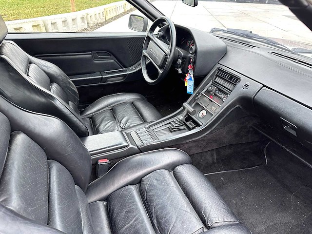 Porsche - 928 - oldtimer - afbeelding 45 van  50