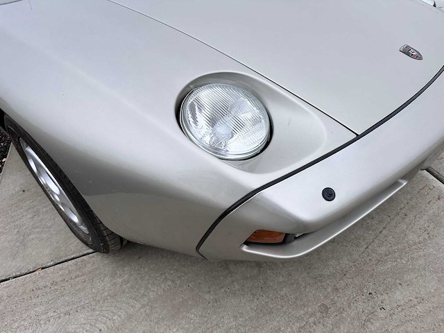 Porsche - 928 - oldtimer - afbeelding 8 van  50