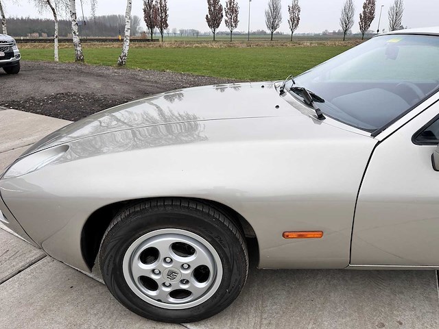 Porsche - 928 - oldtimer - afbeelding 48 van  50