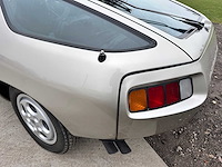 Porsche - 928 - oldtimer - afbeelding 17 van  50