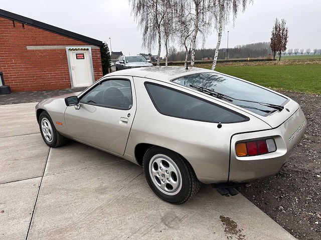 Porsche - 928 - oldtimer - afbeelding 40 van  50