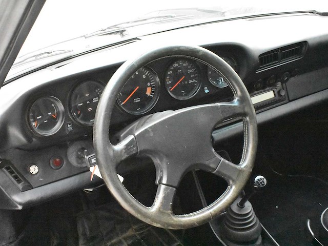 Porsche 911 3.0 targa no reserve - afbeelding 7 van  60