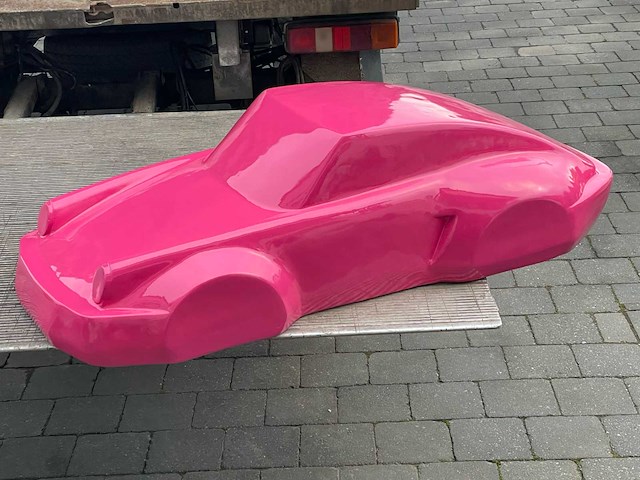 Porsche 911 sculptuur 140cm fuchsia - afbeelding 1 van  1