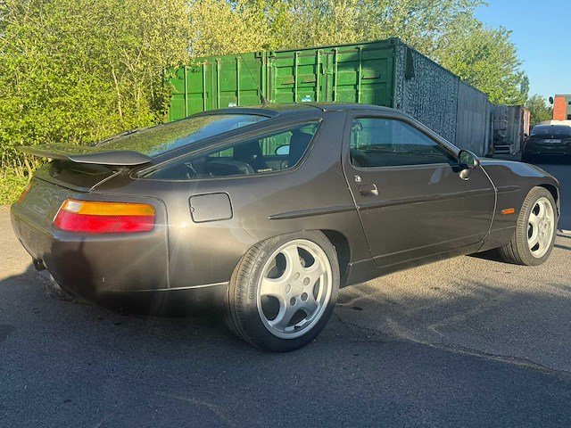 Porsche 928 s4 automatic oldtimer - afbeelding 3 van  48
