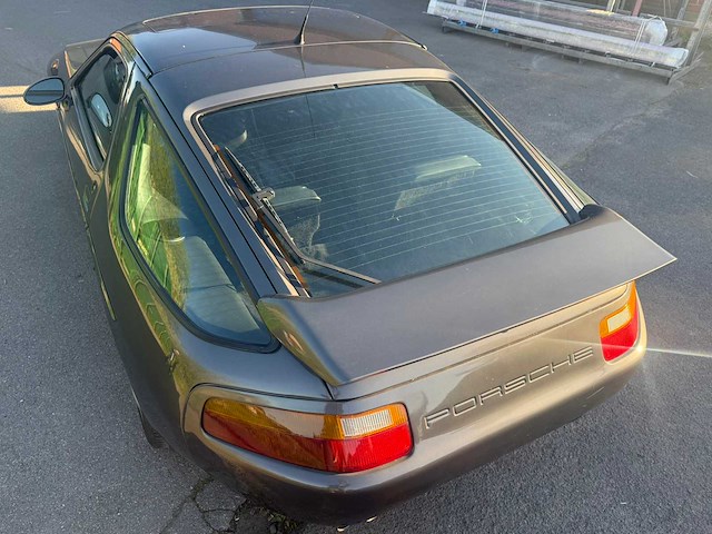 Porsche 928 s4 automatic oldtimer - afbeelding 8 van  48