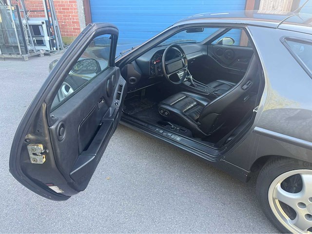 Porsche 928 s4 automatic oldtimer - afbeelding 14 van  48
