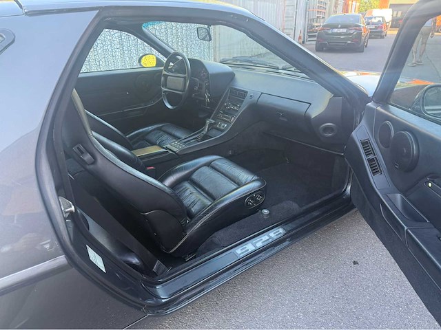 Porsche 928 s4 automatic oldtimer - afbeelding 16 van  48