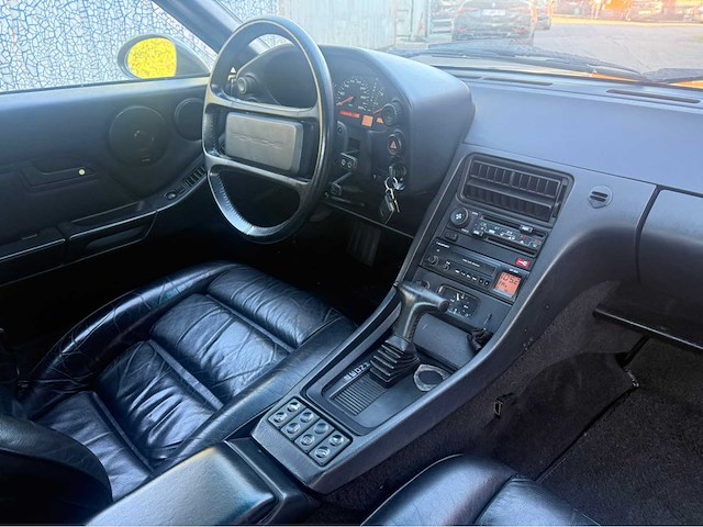 Porsche 928 s4 automatic oldtimer - afbeelding 19 van  48