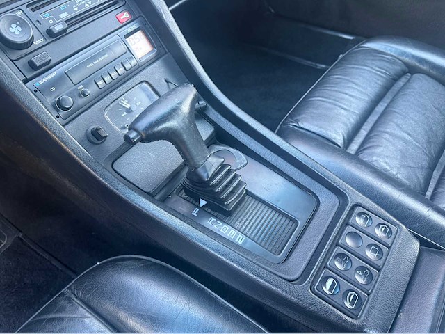 Porsche 928 s4 automatic oldtimer - afbeelding 21 van  48