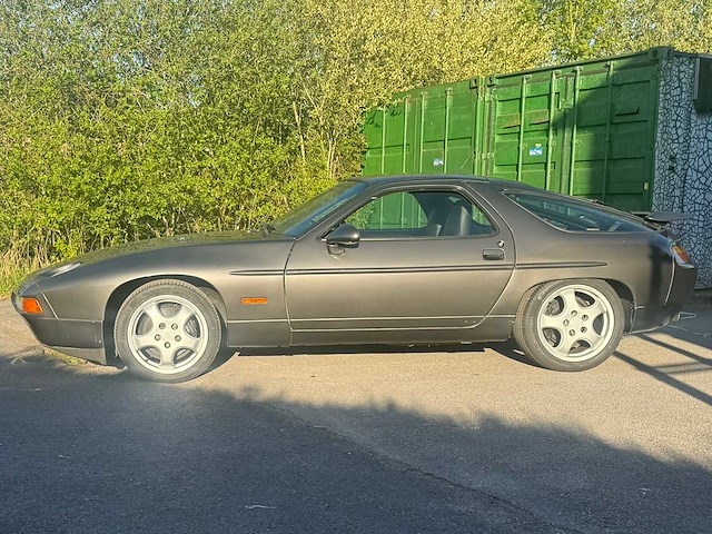Porsche 928 s4 automatic oldtimer - afbeelding 12 van  48