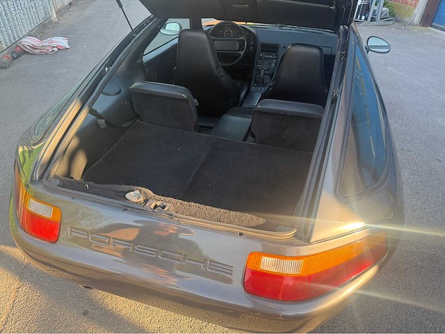 Porsche 928 s4 automatic oldtimer - afbeelding 25 van  48