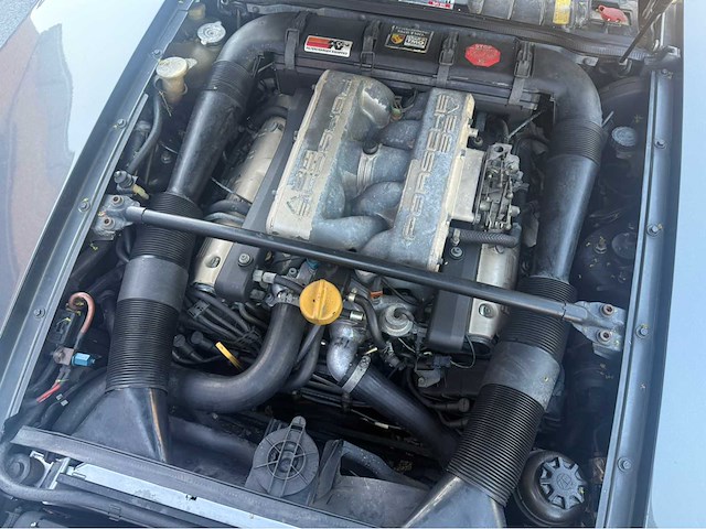 Porsche 928 s4 automatic oldtimer - afbeelding 32 van  48