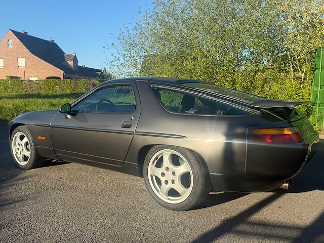 Porsche 928 s4 automatic oldtimer - afbeelding 23 van  48