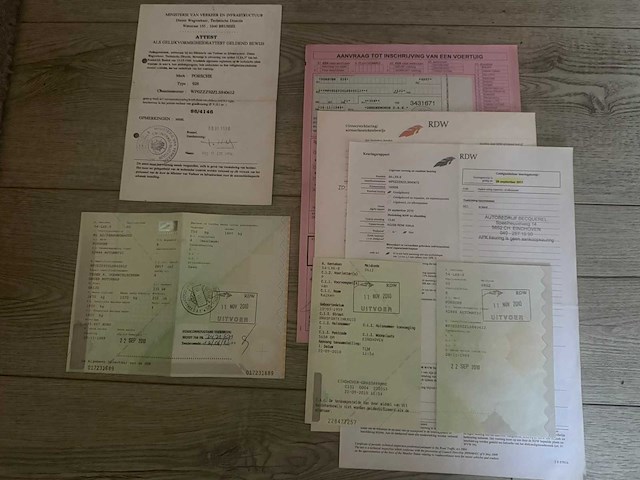 Porsche 928 s4 automatic oldtimer - afbeelding 42 van  48