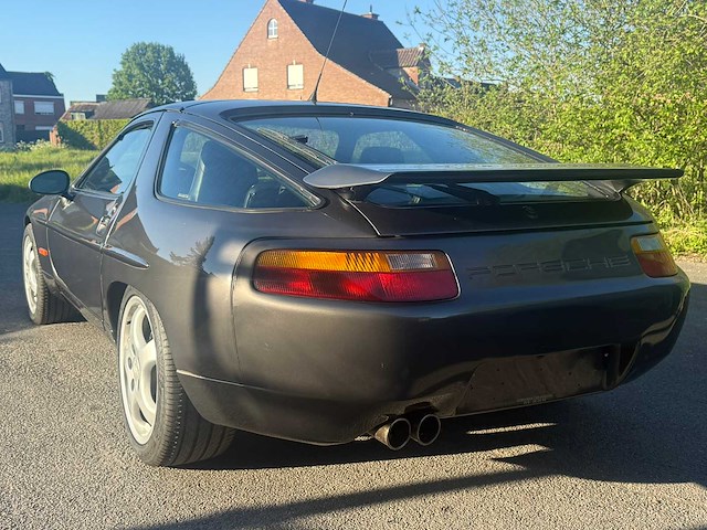 Porsche 928 s4 automatic oldtimer - afbeelding 34 van  48