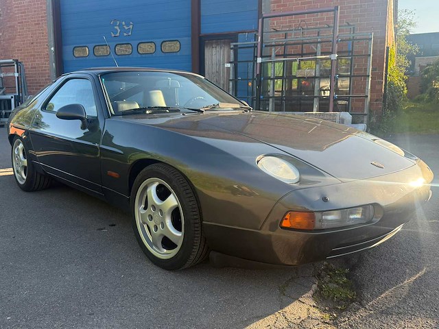 Porsche 928 s4 automatic oldtimer - afbeelding 46 van  48