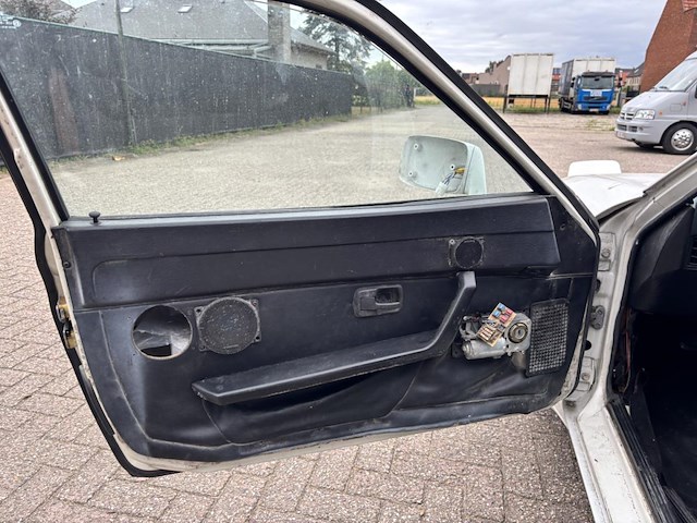 Porsche 944, 1984 - afbeelding 37 van  37